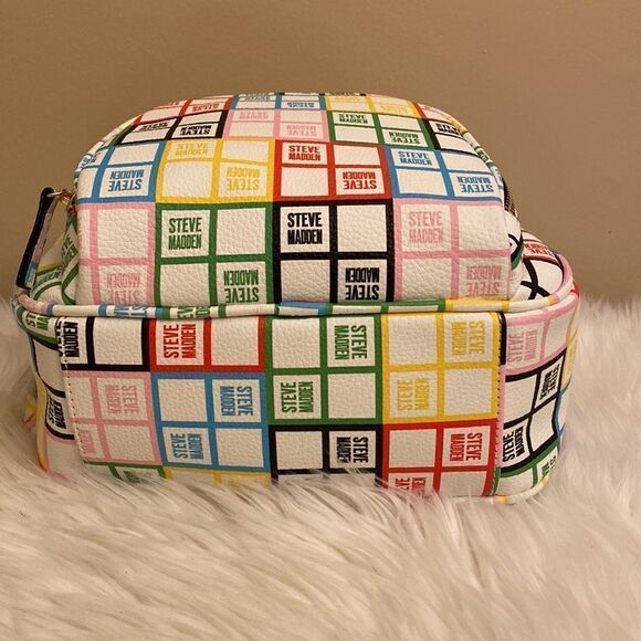 NWT Steve Madden Bjordan White Floral Logo Backpack - w/ Matching Wristlet - Picture 11 of 17